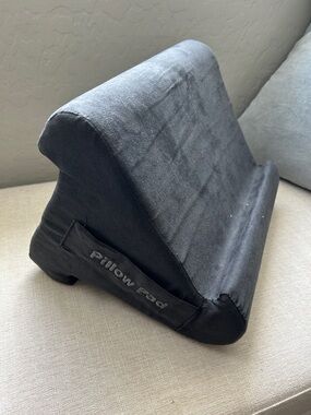 Gray pillow pad Reading Wedge Pillow